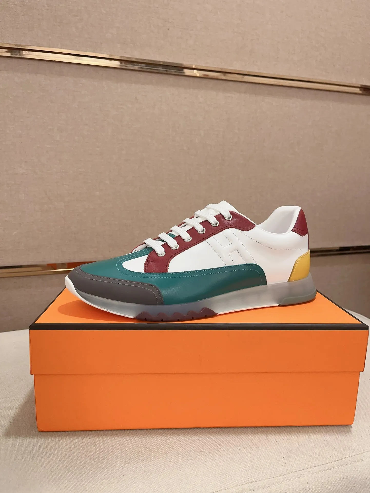 Ex-factory price: 500💰《HERMES》【Classic Original Version】Hermès; Top 🔝 Purchasing Agency 🔍🔍Men's latest 🇺🇸 counters are sold simultaneously, original imported from Italy ▲▲First-layer cowhide ▲▲ (high-end, extravagance and class) times) Exquisite workmanship (Italian 🇮🇹Imported water-dyed 🐂cowhide lining) sole: Original sole provided by the original factory, ⚠️exclusive double-layer activity·TPR·rubber·combined molded outsole; super comfortable·wear-resistant·non-slip·environmental protection The real thing is more beautiful if you take the real thing (high quality, follow the order), you can enter and exit the counter at will * Number of yards: 38·39·40·41·42·43·44# (can be customized 45.)